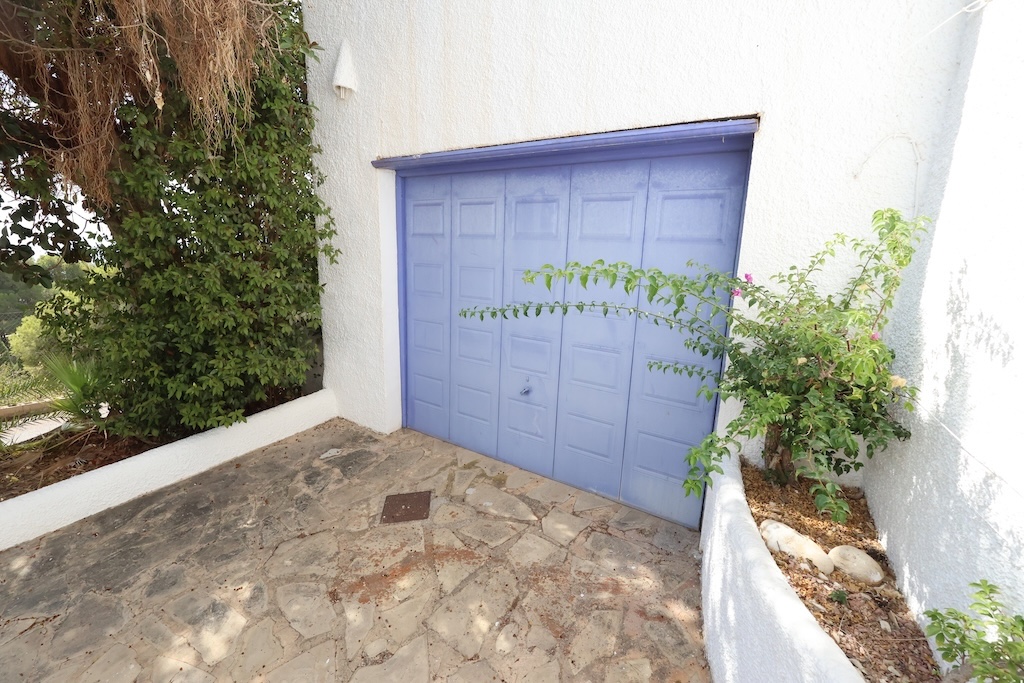 CHALET INDEPENDIENTE REFORMADO EN ALTEA CON VISTAS PANORÁMICAS AL MAR, PISCINA PRIVADA Y PARCELA DE 1.121 M²