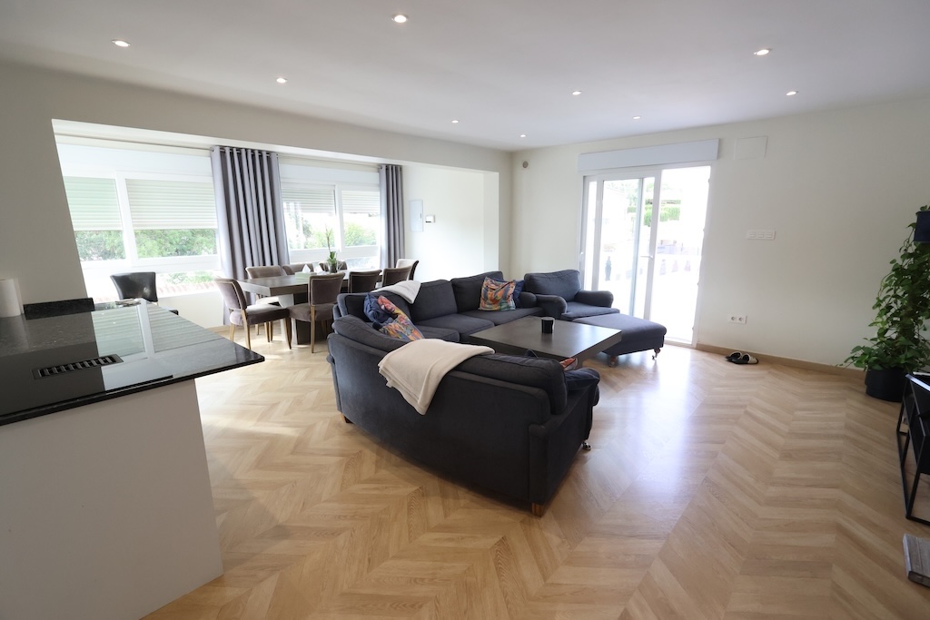 ESPECTACULAR CHALET INDEPENDIENTE EN LOS BALCONES CON PISCINA PRIVADA, 5 DORMITORIOS Y ORIENTACIÓN SUR