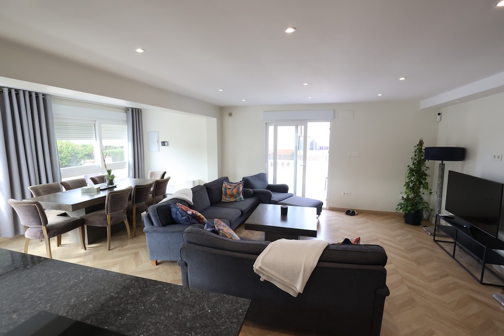 ESPECTACULAR CHALET INDEPENDIENTE EN LOS BALCONES CON PISCINA PRIVADA, 5 DORMITORIOS Y ORIENTACIÓN SUR