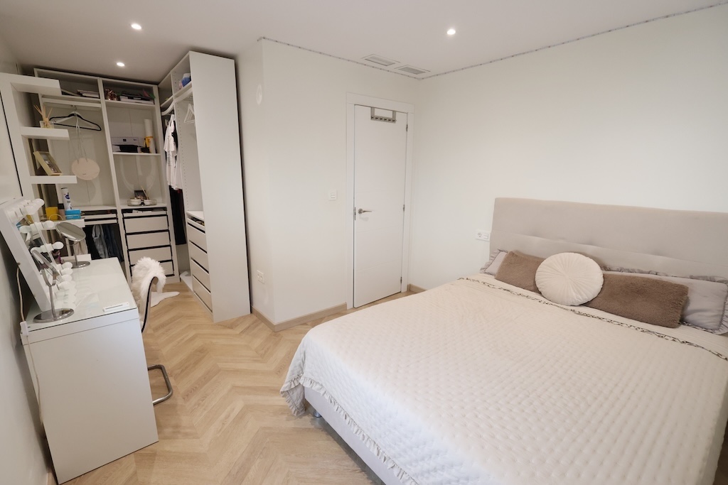 ESPECTACULAR CHALET INDEPENDIENTE EN LOS BALCONES CON PISCINA PRIVADA, 5 DORMITORIOS Y ORIENTACIÓN SUR
