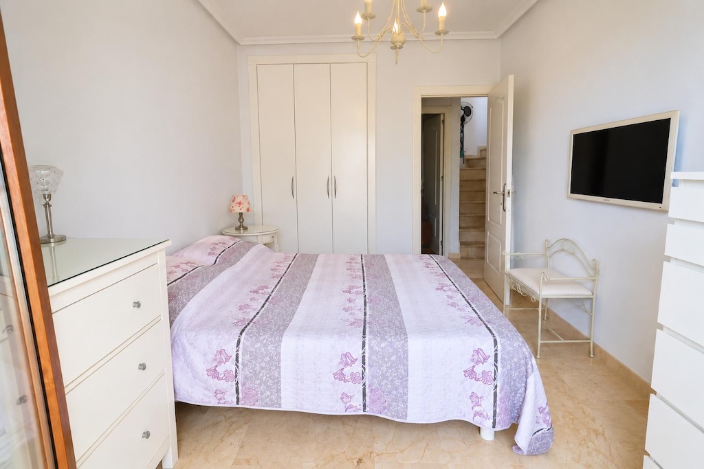 DÚPLEX CON ORIENTACIÓN SUR, PISCINA COMUNITARIA, PARKING Y TRASTERO EN PAU 8