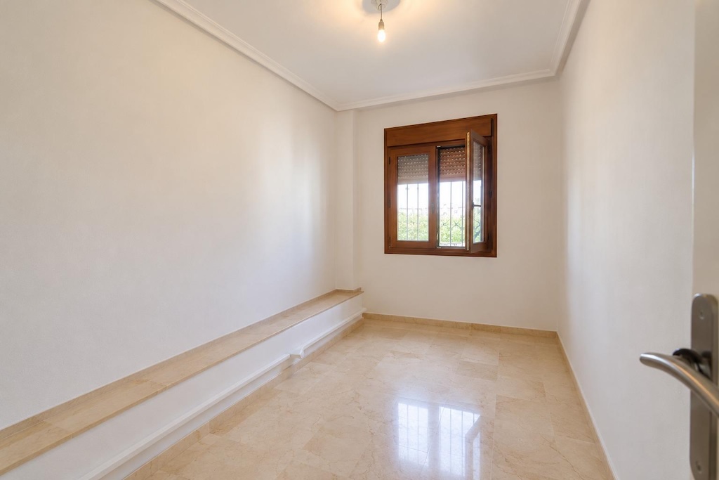 DÚPLEX CON ORIENTACIÓN SUR, PISCINA COMUNITARIA, PARKING Y TRASTERO EN PAU 8