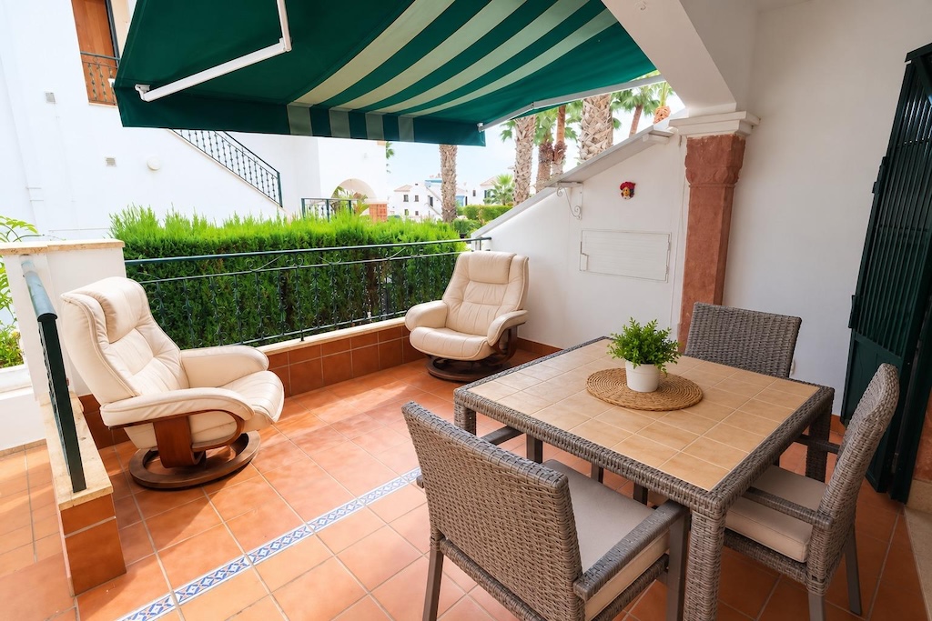 DÚPLEX CON ORIENTACIÓN SUR, PISCINA COMUNITARIA, PARKING Y TRASTERO EN PAU 8