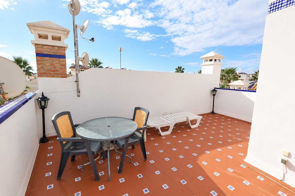 DÚPLEX CON ORIENTACIÓN SUR, PISCINA COMUNITARIA, PARKING Y TRASTERO EN PAU 8