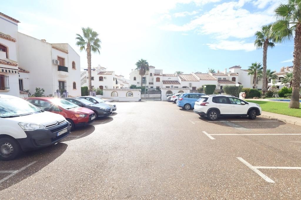 DÚPLEX CON ORIENTACIÓN SUR, PISCINA COMUNITARIA, PARKING Y TRASTERO EN PAU 8