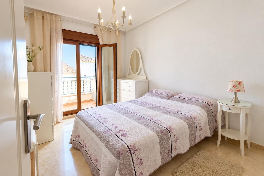 DÚPLEX CON ORIENTACIÓN SUR, PISCINA COMUNITARIA, PARKING Y TRASTERO EN PAU 8