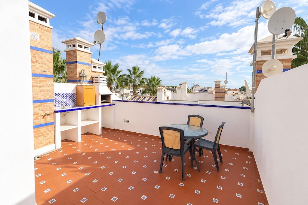 DÚPLEX CON ORIENTACIÓN SUR, PISCINA COMUNITARIA, PARKING Y TRASTERO EN PAU 8