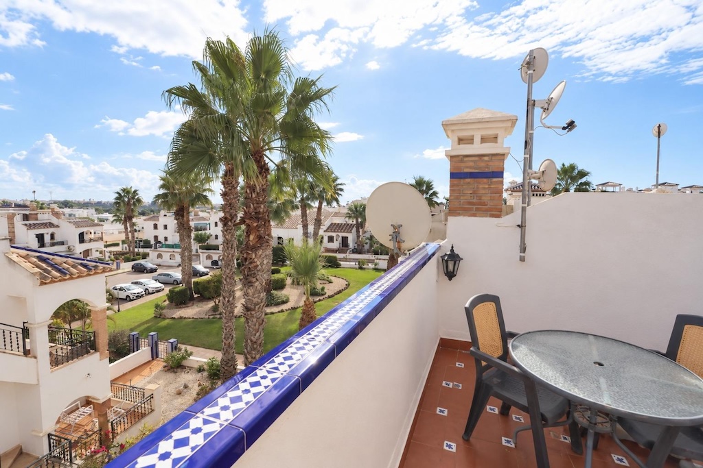 DÚPLEX CON ORIENTACIÓN SUR, PISCINA COMUNITARIA, PARKING Y TRASTERO EN PAU 8