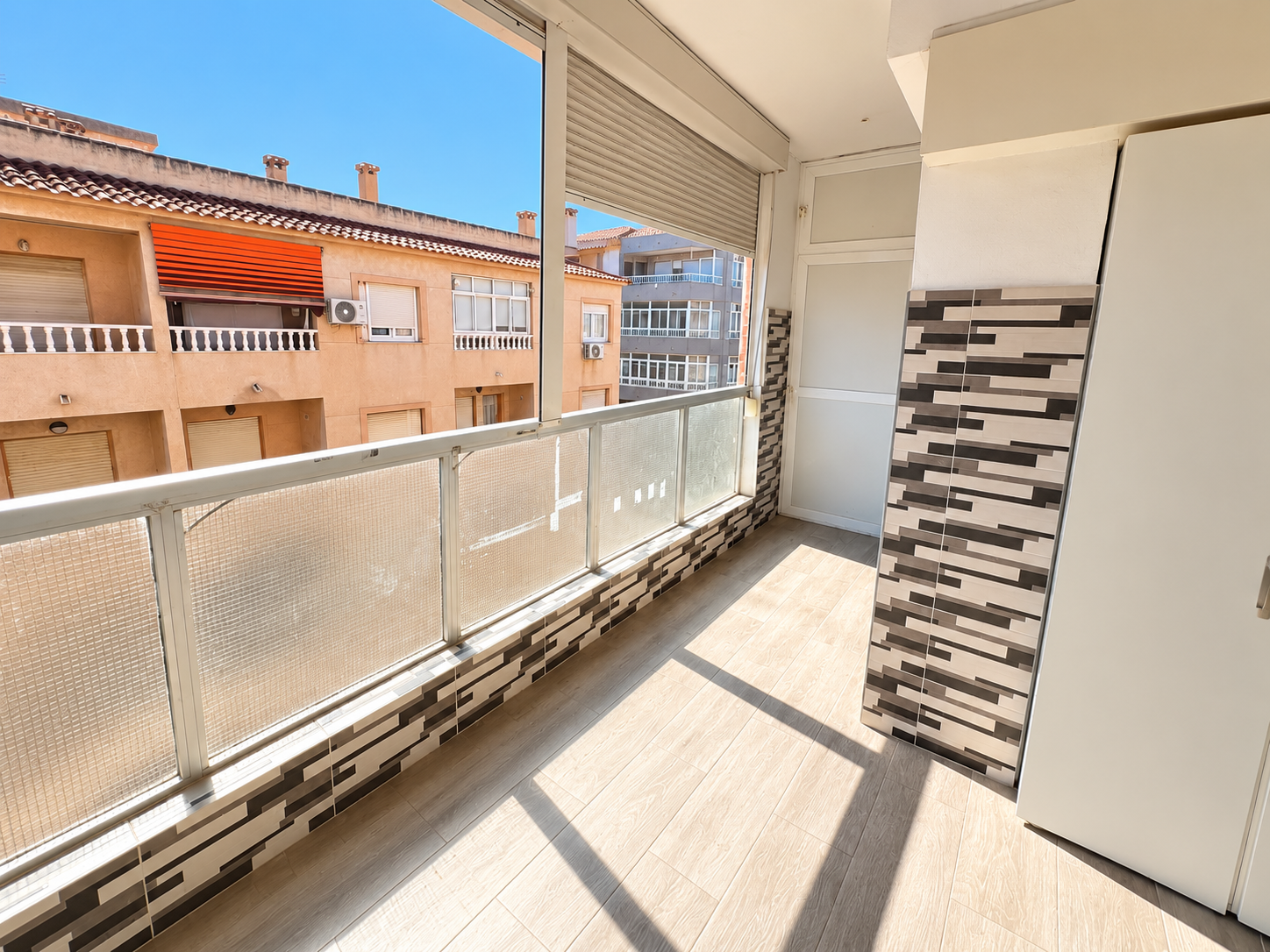 APARTAMENTO CON TERRAZA, PISCINA COMUNITARIA Y SOLÁRIUM A 250 M DE LA PLAYA DE LOS NÁUFRAGOS