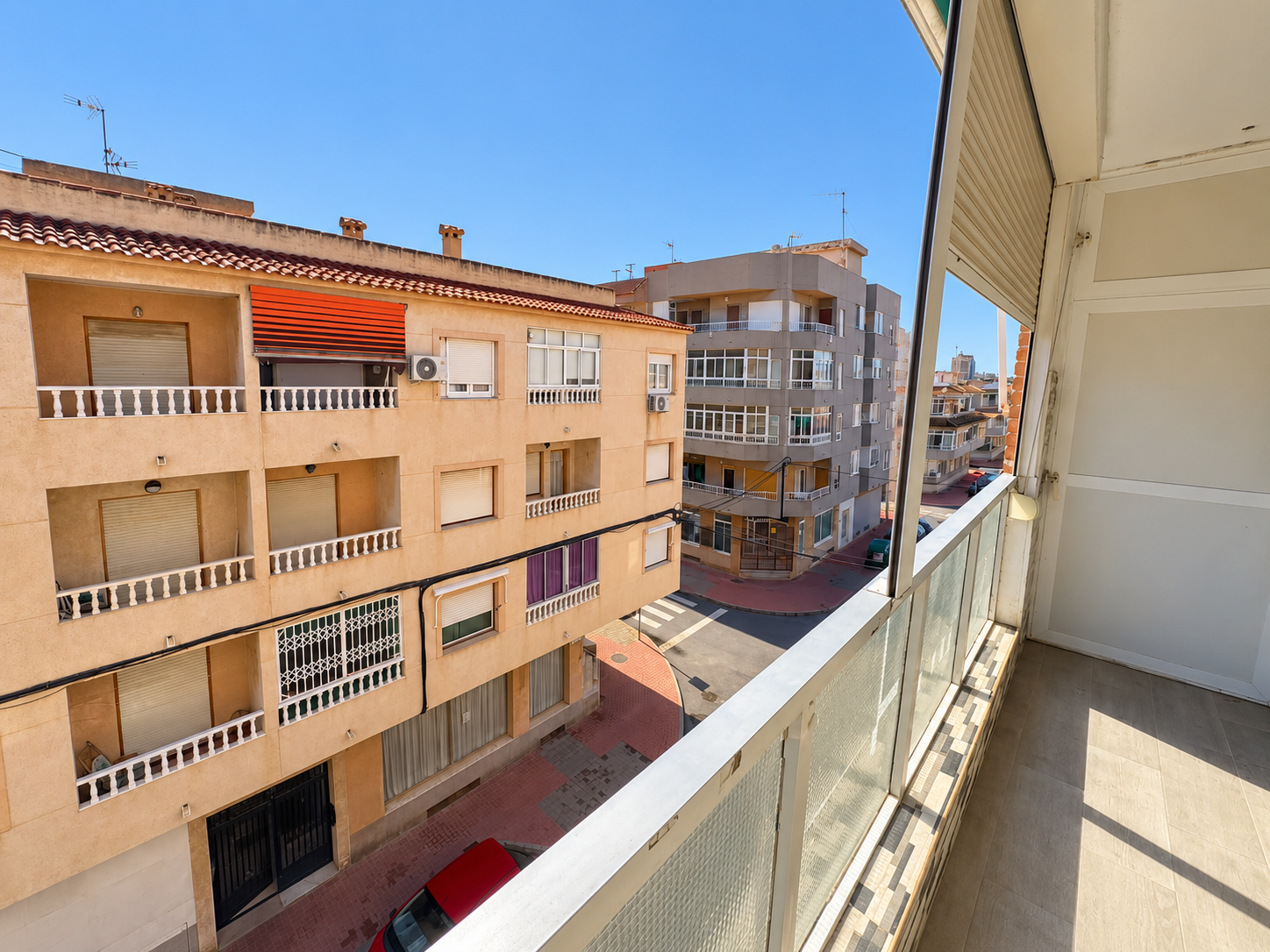 APARTAMENTO CON TERRAZA, PISCINA COMUNITARIA Y SOLÁRIUM A 250 M DE LA PLAYA DE LOS NÁUFRAGOS