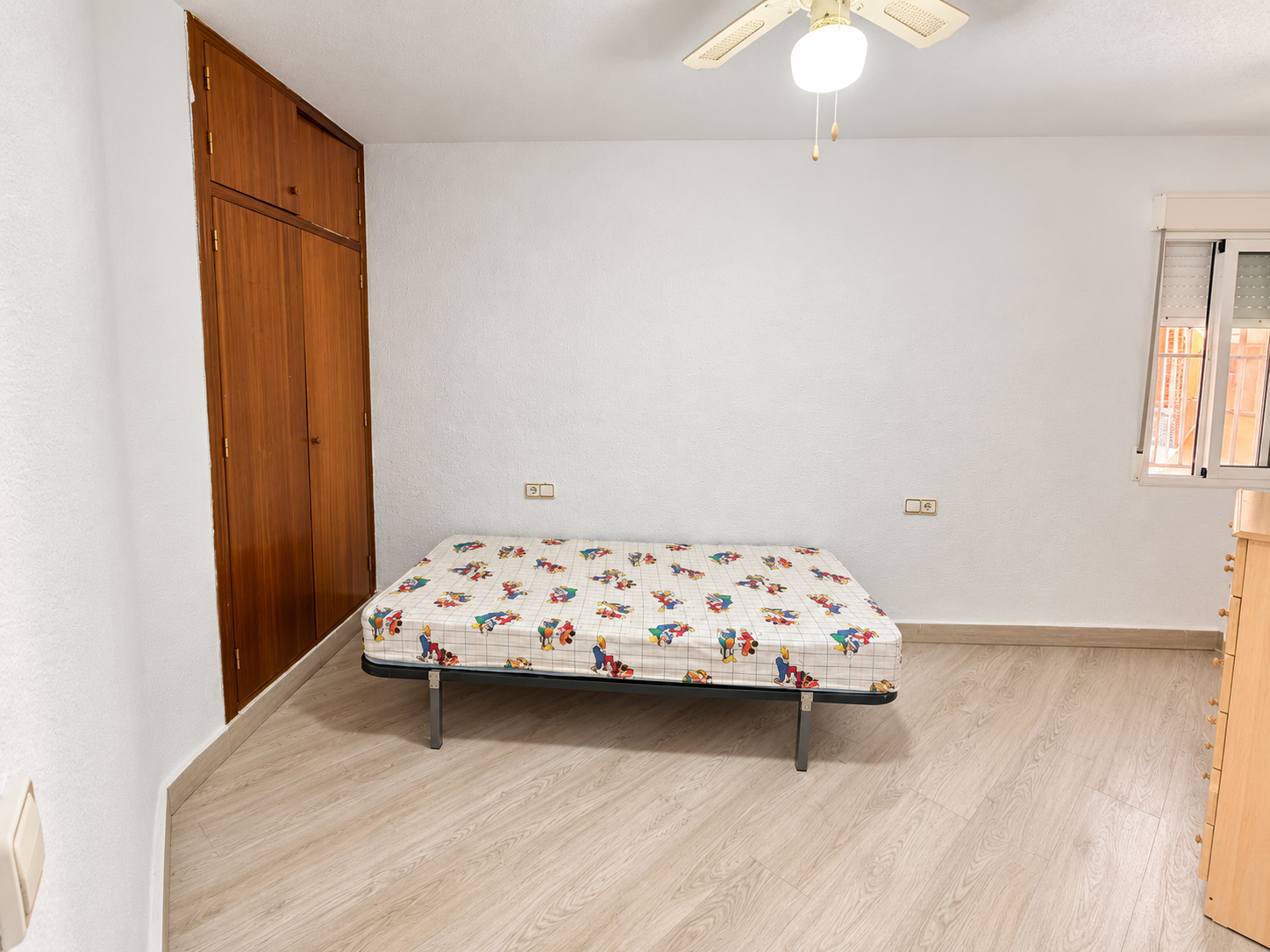 APARTAMENTO CON TERRAZA, PISCINA COMUNITARIA Y SOLÁRIUM A 250 M DE LA PLAYA DE LOS NÁUFRAGOS