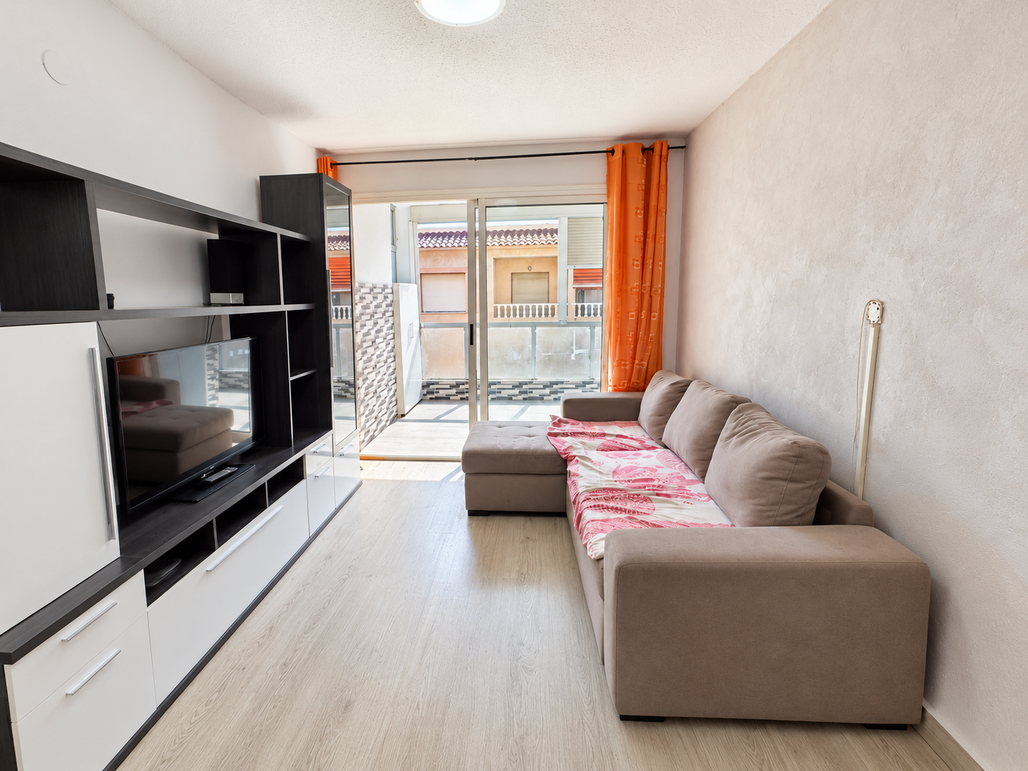 APARTAMENTO CON TERRAZA, PISCINA COMUNITARIA Y SOLÁRIUM A 250 M DE LA PLAYA DE LOS NÁUFRAGOS