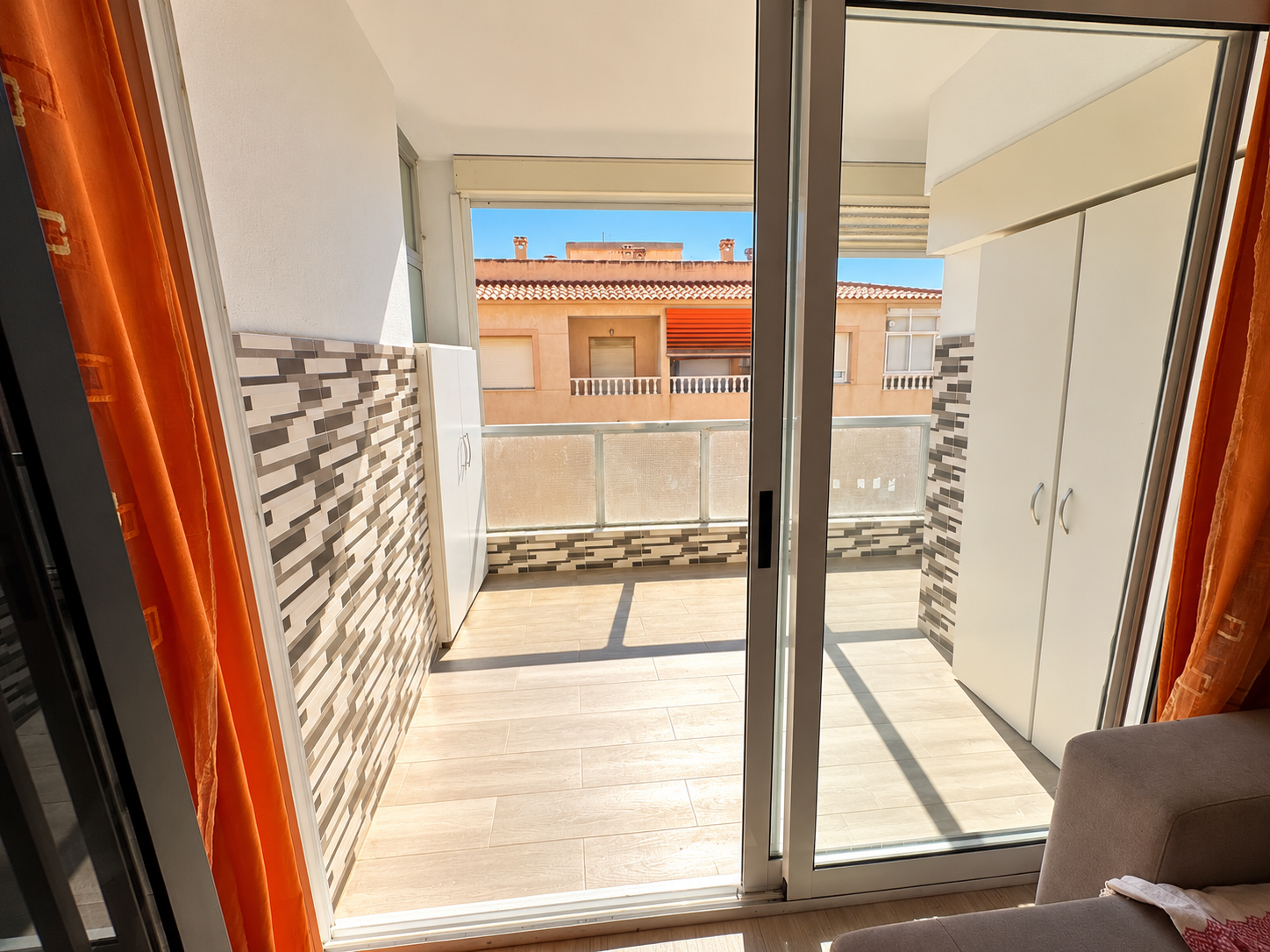 APARTAMENTO CON TERRAZA, PISCINA COMUNITARIA Y SOLÁRIUM A 250 M DE LA PLAYA DE LOS NÁUFRAGOS