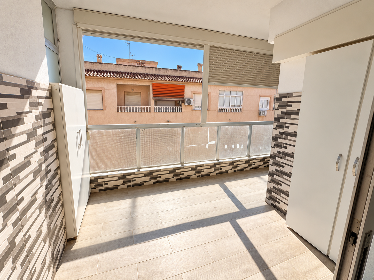 APARTAMENTO CON TERRAZA, PISCINA COMUNITARIA Y SOLÁRIUM A 250 M DE LA PLAYA DE LOS NÁUFRAGOS