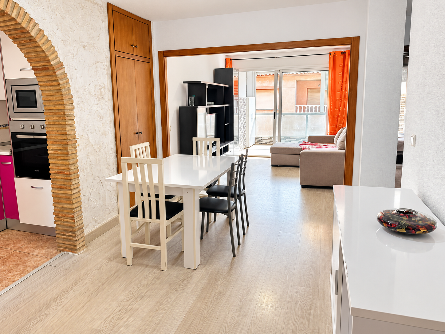 APARTAMENTO CON TERRAZA, PISCINA COMUNITARIA Y SOLÁRIUM A 250 M DE LA PLAYA DE LOS NÁUFRAGOS