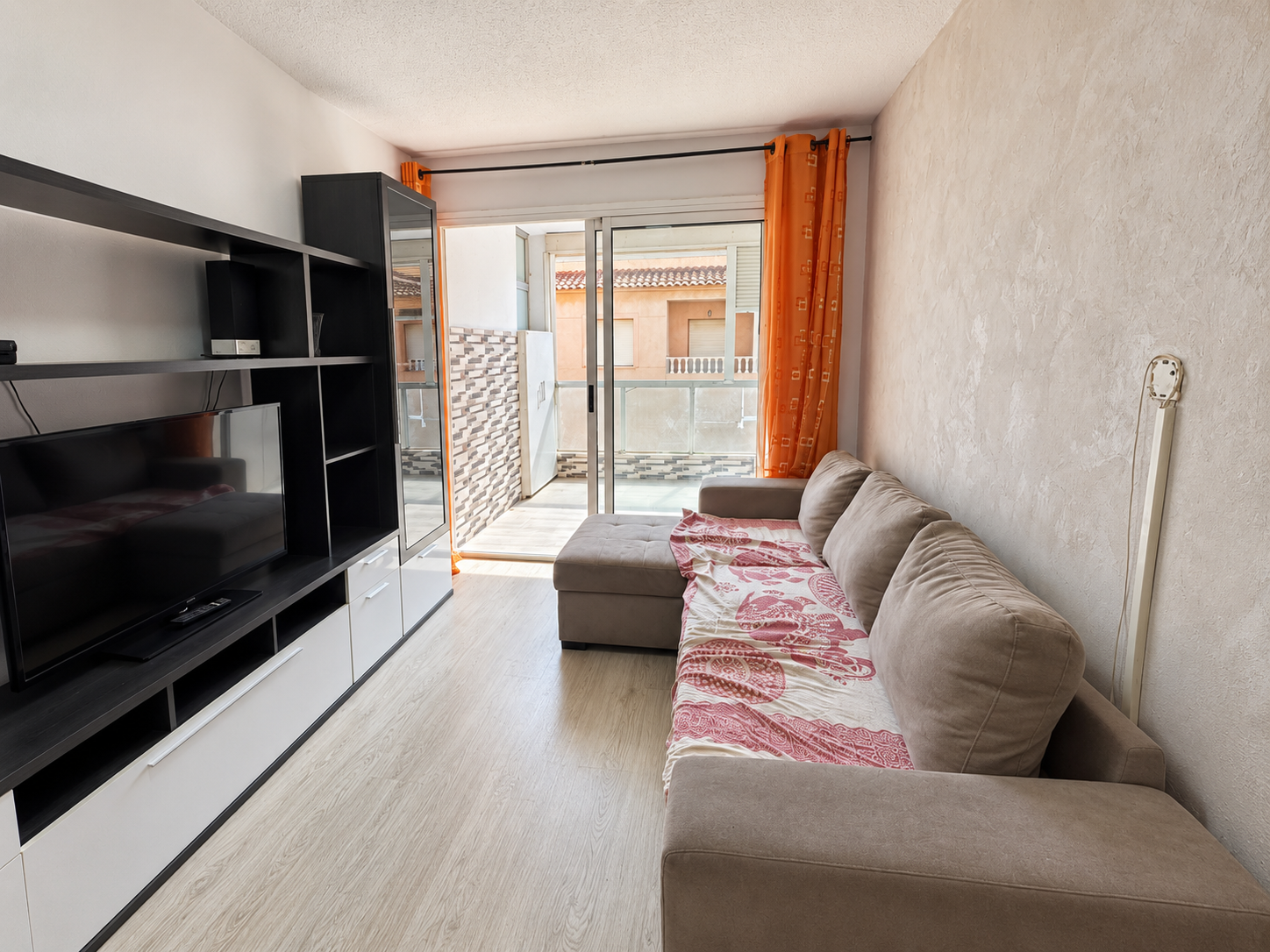 APARTAMENTO CON TERRAZA, PISCINA COMUNITARIA Y SOLÁRIUM A 250 M DE LA PLAYA DE LOS NÁUFRAGOS