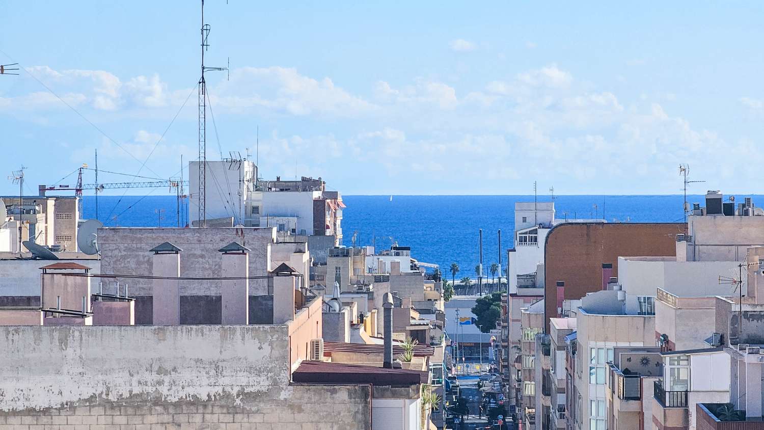 APARTAMENTO CON VISTAS AL MAR, 2 PISCINAS Y GARAJE OPCIONAL EN TORREVIEJA