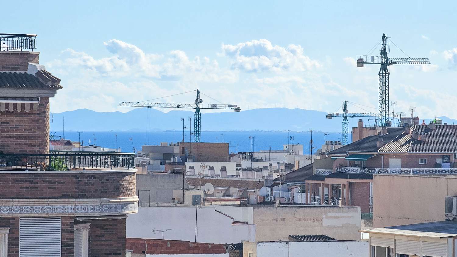 APARTAMENTO CON VISTAS AL MAR, 2 PISCINAS Y GARAJE OPCIONAL EN TORREVIEJA