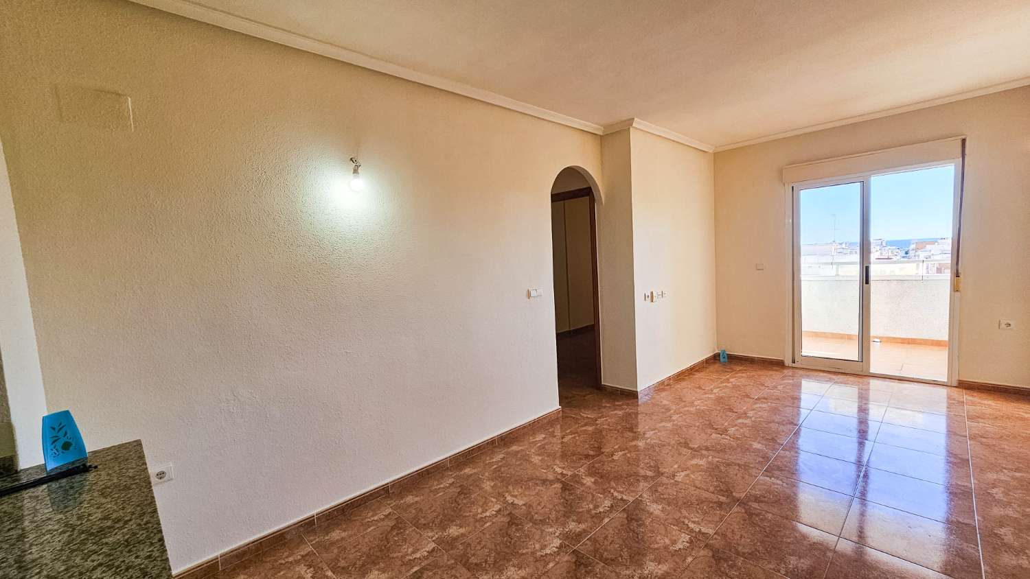 APARTAMENTO CON VISTAS AL MAR, 2 PISCINAS Y GARAJE OPCIONAL EN TORREVIEJA