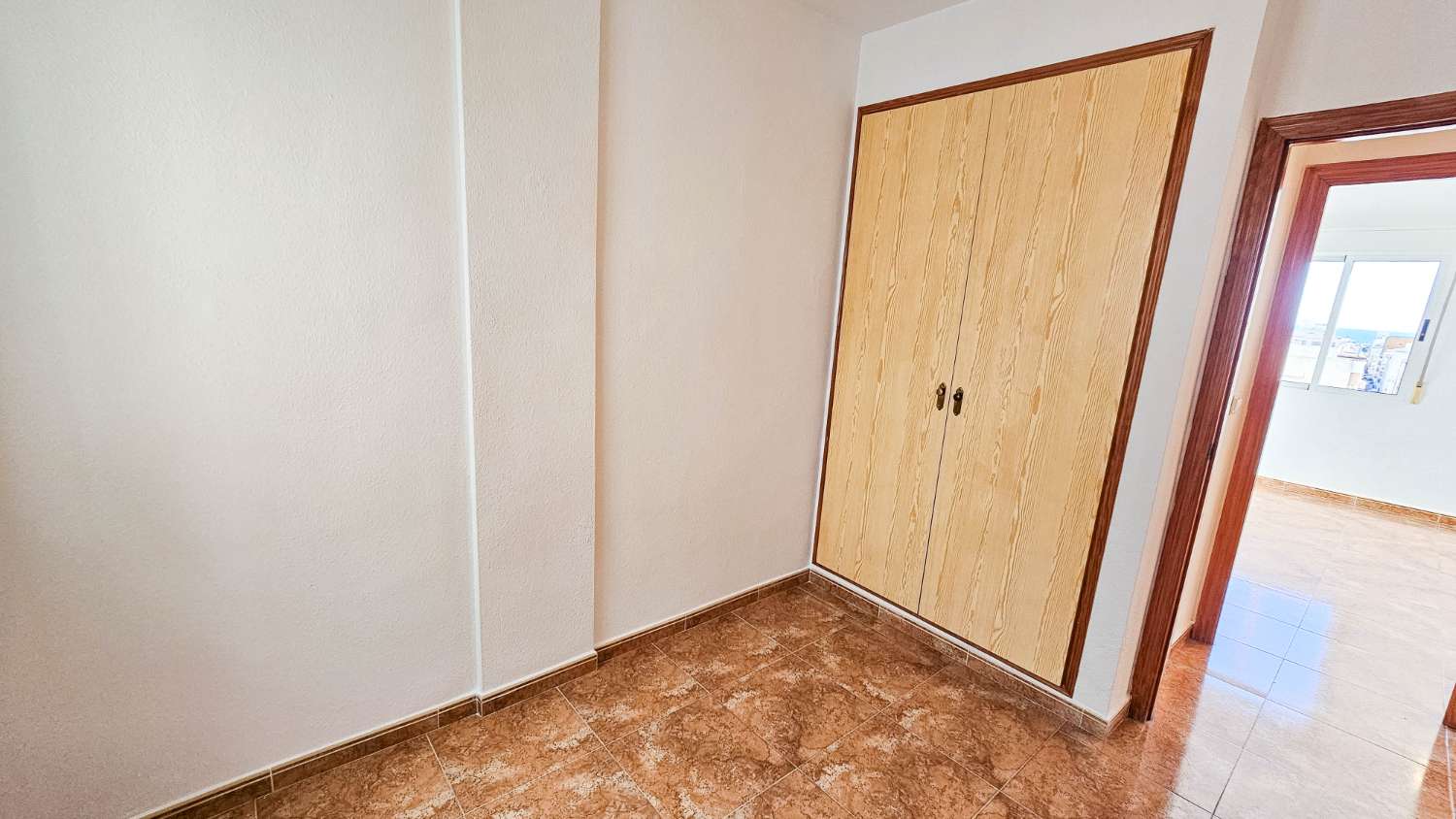 APARTAMENTO CON VISTAS AL MAR, 2 PISCINAS Y GARAJE OPCIONAL EN TORREVIEJA