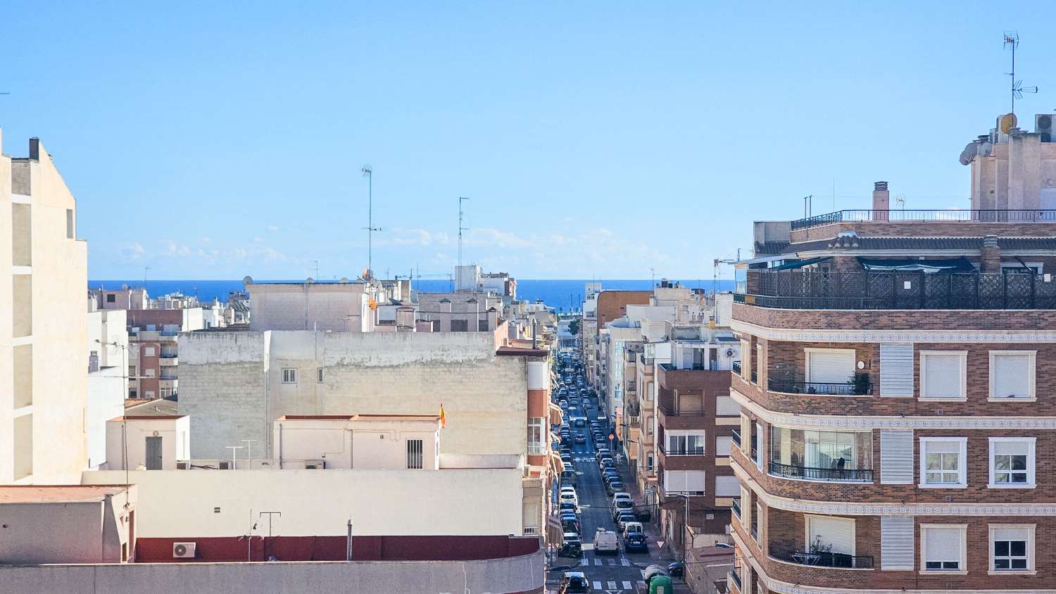 APARTAMENTO CON VISTAS AL MAR, 2 PISCINAS Y GARAJE OPCIONAL EN TORREVIEJA