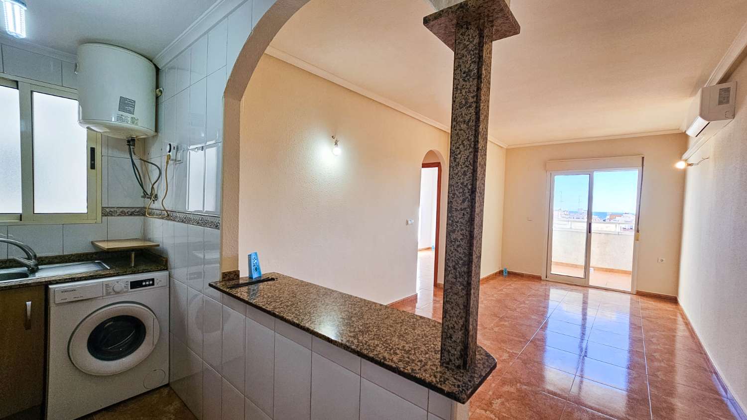 APARTAMENTO CON VISTAS AL MAR, 2 PISCINAS Y GARAJE OPCIONAL EN TORREVIEJA