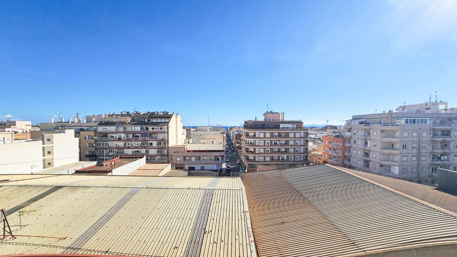 APARTAMENTO CON VISTAS AL MAR, 2 PISCINAS Y GARAJE OPCIONAL EN TORREVIEJA