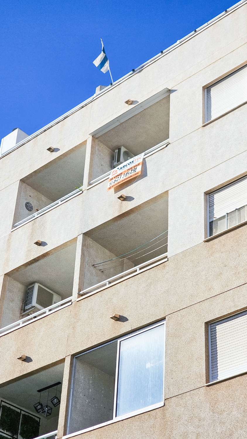 APARTAMENTO CON VISTAS AL MAR, 2 PISCINAS Y GARAJE OPCIONAL EN TORREVIEJA