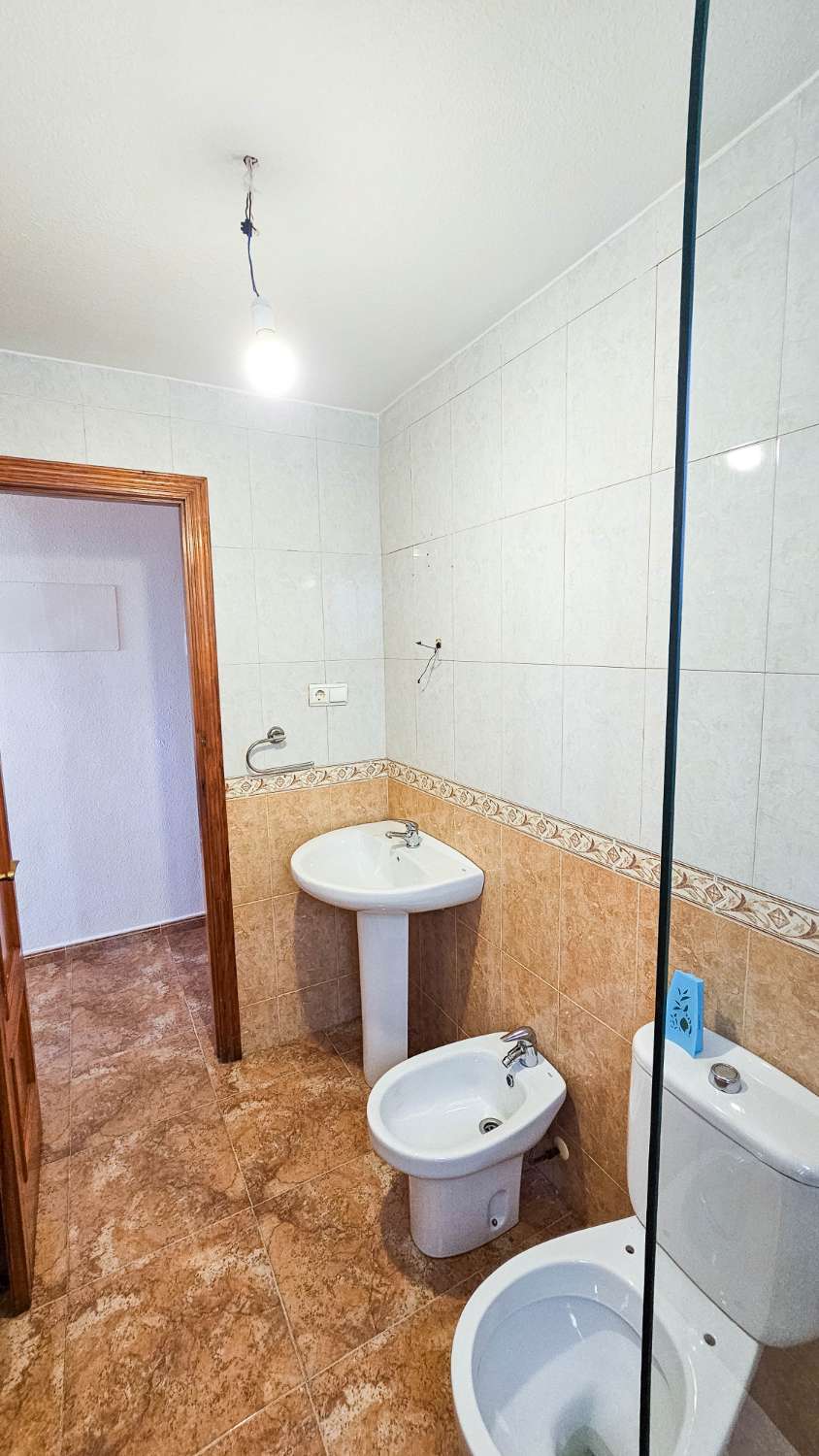 APARTAMENTO CON VISTAS AL MAR, 2 PISCINAS Y GARAJE OPCIONAL EN TORREVIEJA