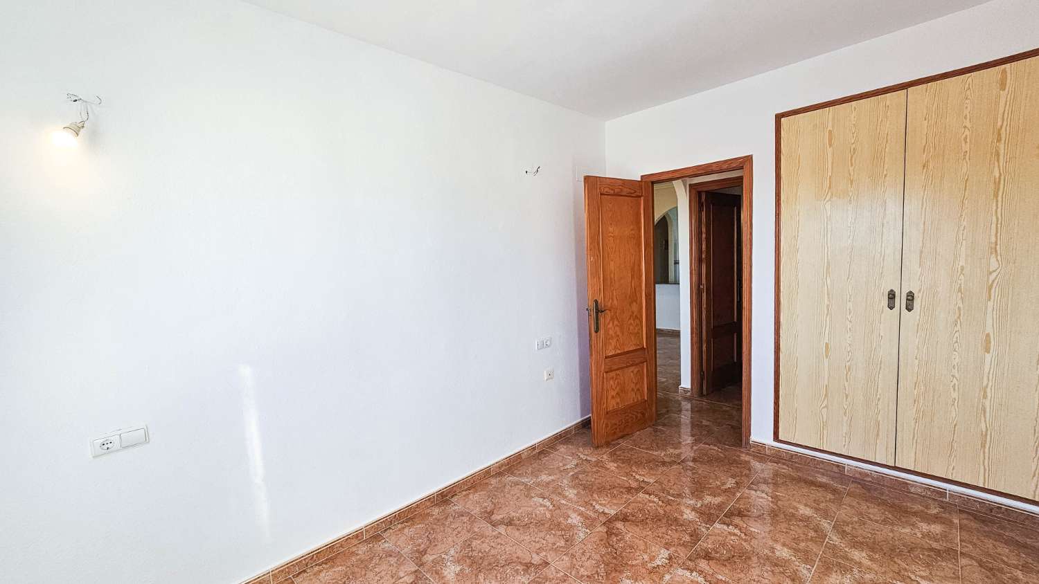 APARTAMENTO CON VISTAS AL MAR, 2 PISCINAS Y GARAJE OPCIONAL EN TORREVIEJA