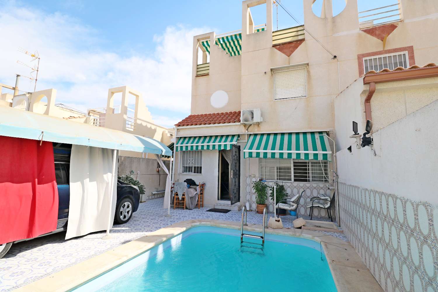 QUAD EN TORRETAS CON PISCINA PRIVADA, 4 DORMITORIOS Y PARKING
