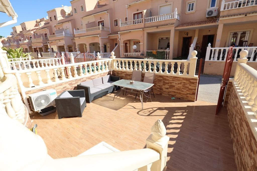DÚPLEX DE 3 DORMITORIOS CON JARDÍN Y AMPLIO SÓTANO EN PLAYA FLAMENCA