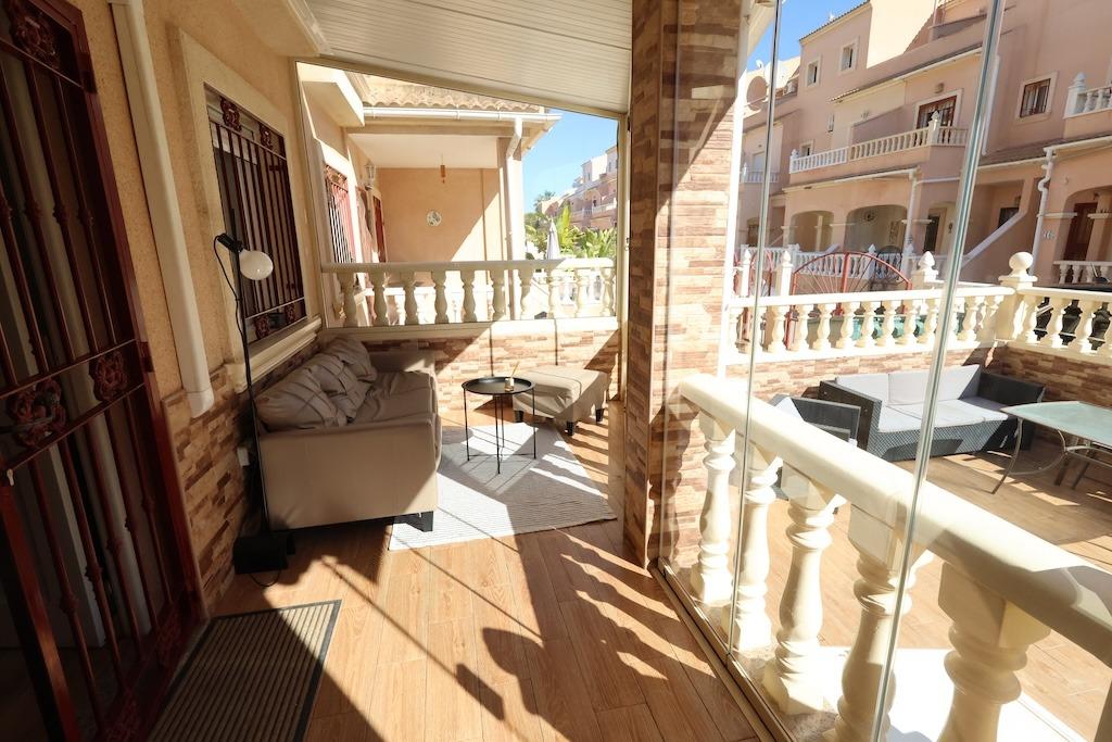 DÚPLEX DE 3 DORMITORIOS CON JARDÍN Y AMPLIO SÓTANO EN PLAYA FLAMENCA