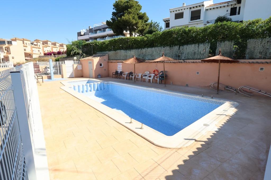 DÚPLEX DE 3 DORMITORIOS CON JARDÍN Y AMPLIO SÓTANO EN PLAYA FLAMENCA