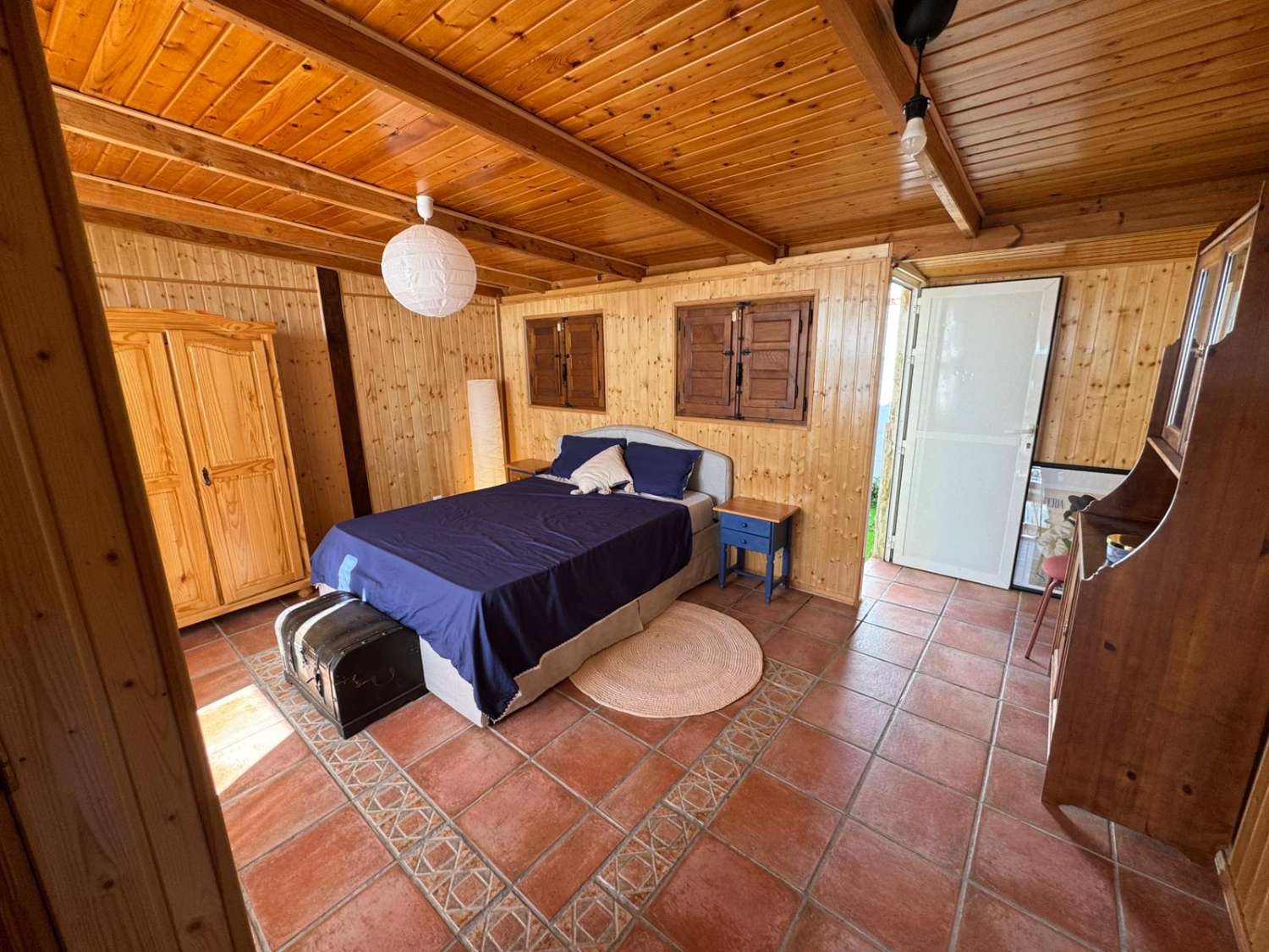 YLIMMÄN KERROKSEN BUNGALOW, YKSITYINEN SOLARIUM, ETELÄÄN PÄIN JA UIMA-ALLAS TORREVIEJASSA