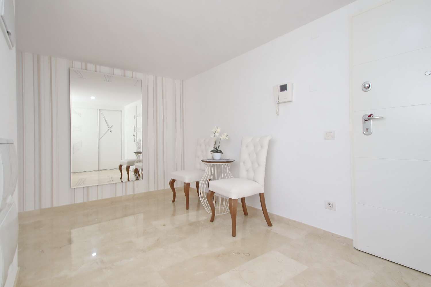 APARTAMENTO DE LUJO EN LA RECOLETA, PUNTA PRIMA, CON TERRAZA, PISCINAS Y GARAJE