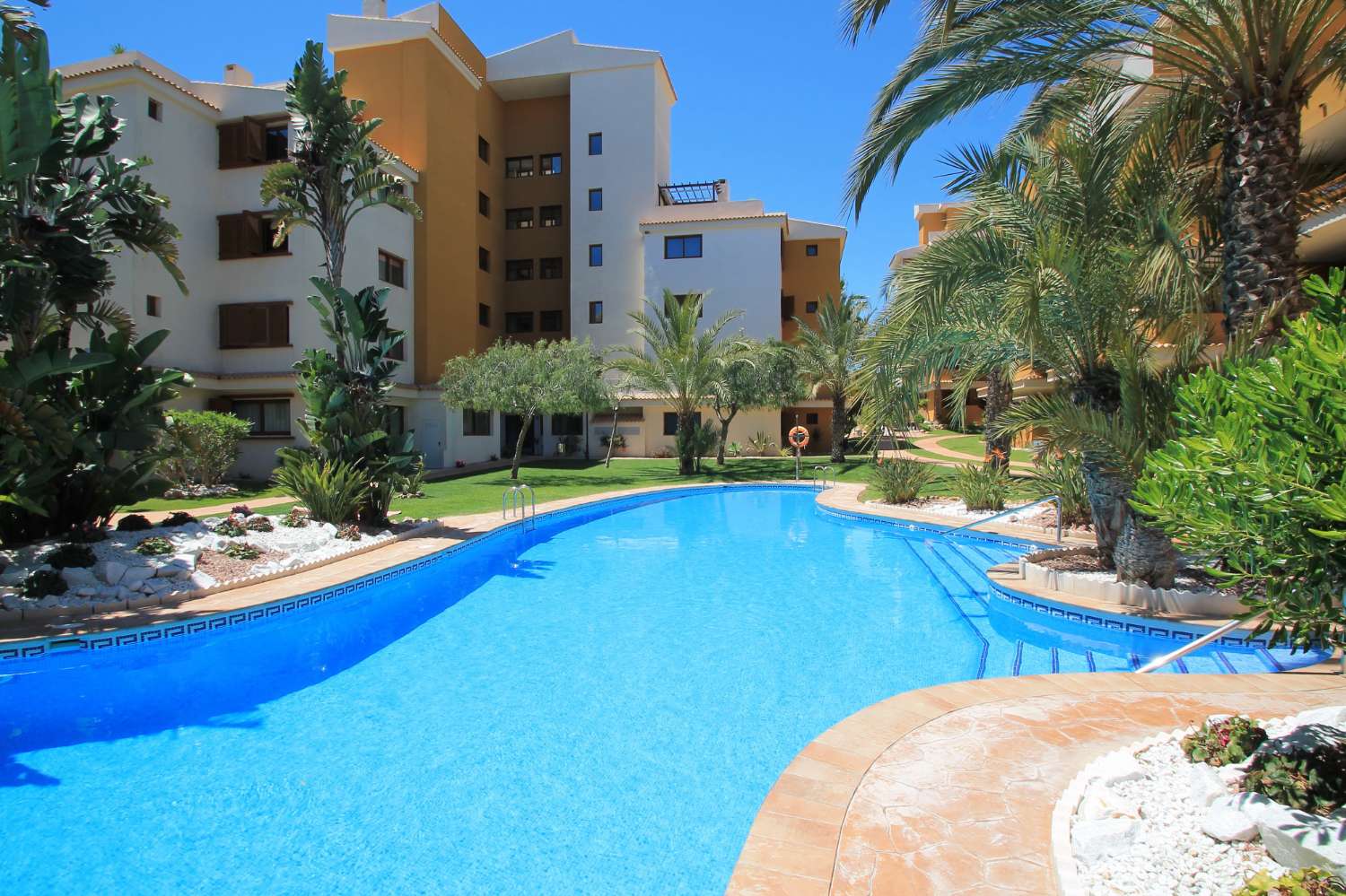 APARTAMENTO DE LUJO EN LA RECOLETA, PUNTA PRIMA, CON TERRAZA, PISCINAS Y GARAJE
