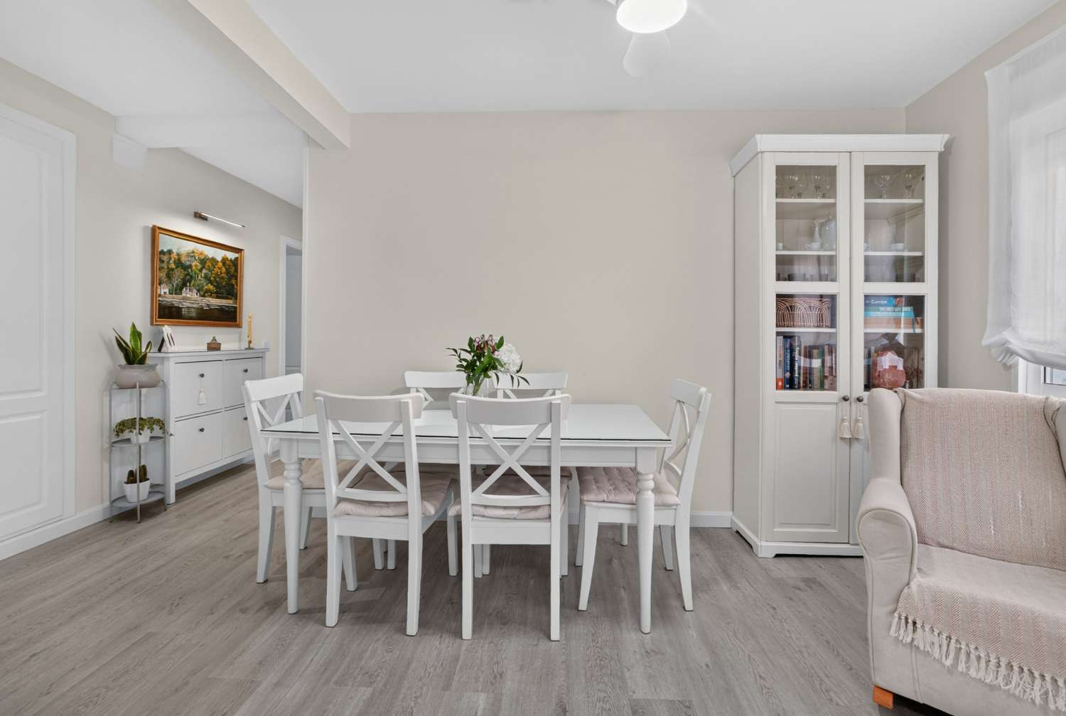 RENOVIERTE 3-ZIMMER-WOHNUNG 170 METER VON PLAYA DE LOS LOCOS, TORREVIEJA ENTFERNT.