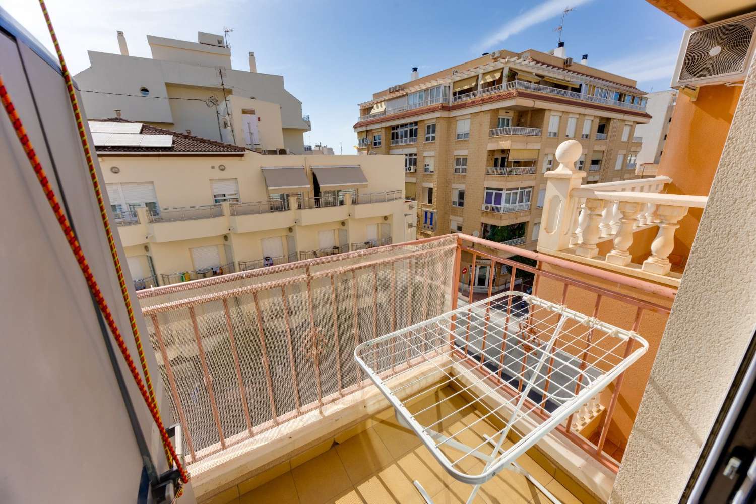 WOHNUNG MIT TOURISTENLIZENZ 350 M VOM STRAND ENTFERNT, TORREVIEJA