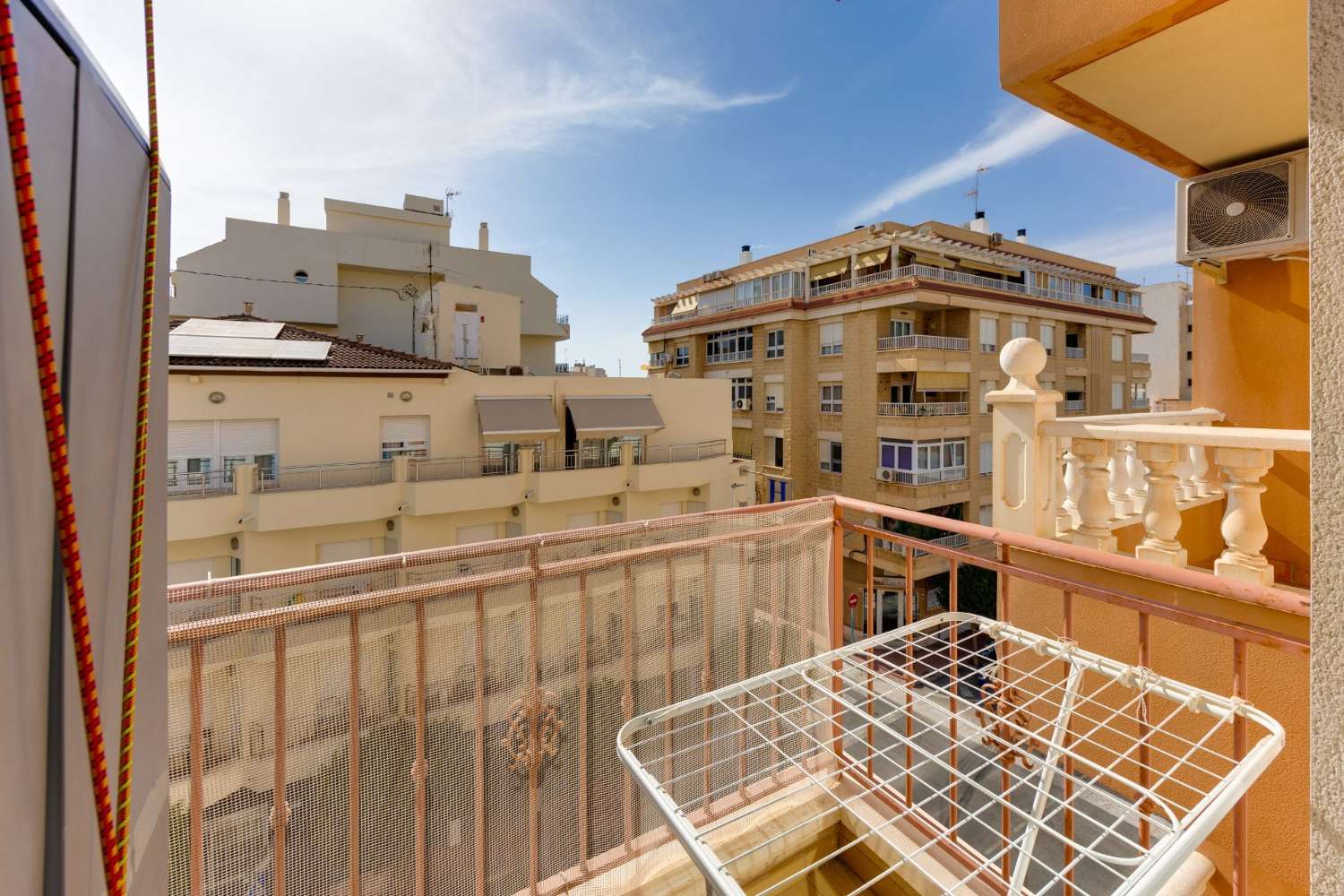 WOHNUNG MIT TOURISTENLIZENZ 350 M VOM STRAND ENTFERNT, TORREVIEJA