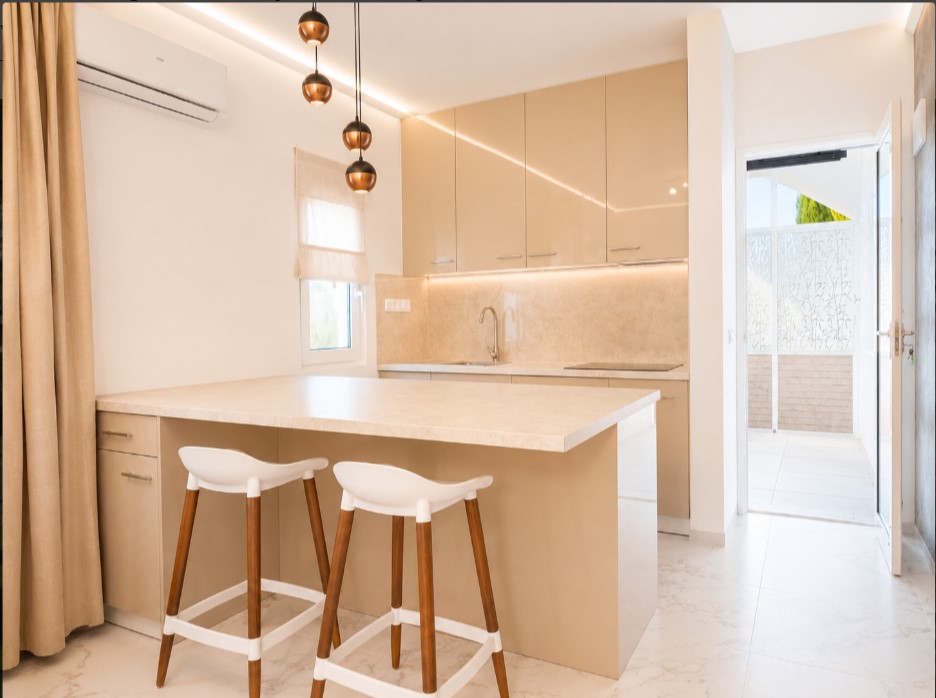 BUNGALOW EN PLANTA BAJA TOTALMENTE REFORMADO, CON TERRAZAS Y PISCINA COMUNITARIA EN TORREVIEJA