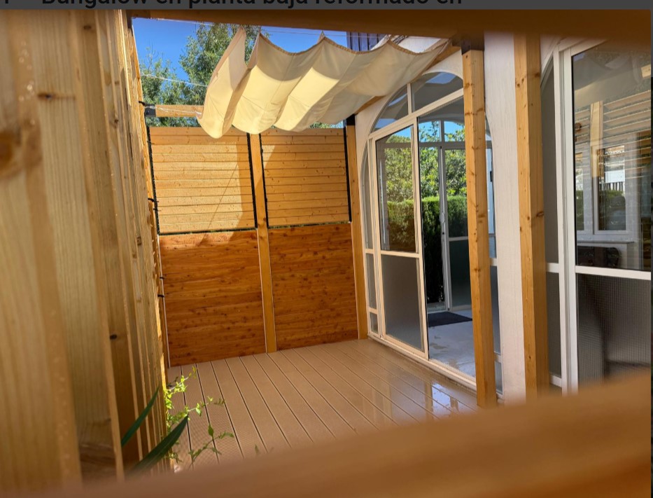 BUNGALOW EN PLANTA BAJA TOTALMENTE REFORMADO, CON TERRAZAS Y PISCINA COMUNITARIA EN TORREVIEJA