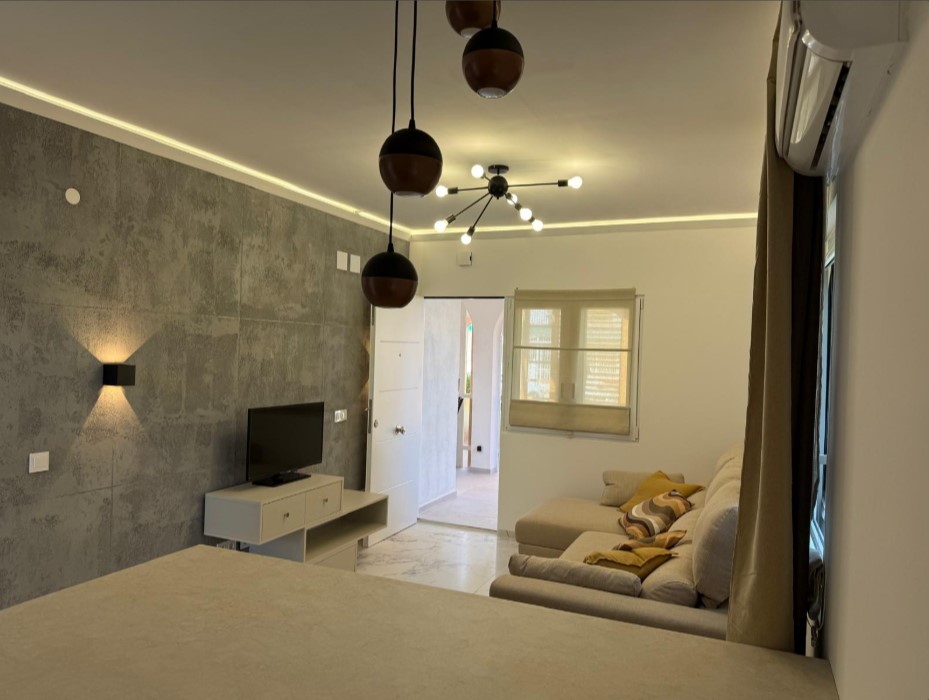 BUNGALOW EN PLANTA BAJA TOTALMENTE REFORMADO, CON TERRAZAS Y PISCINA COMUNITARIA EN TORREVIEJA