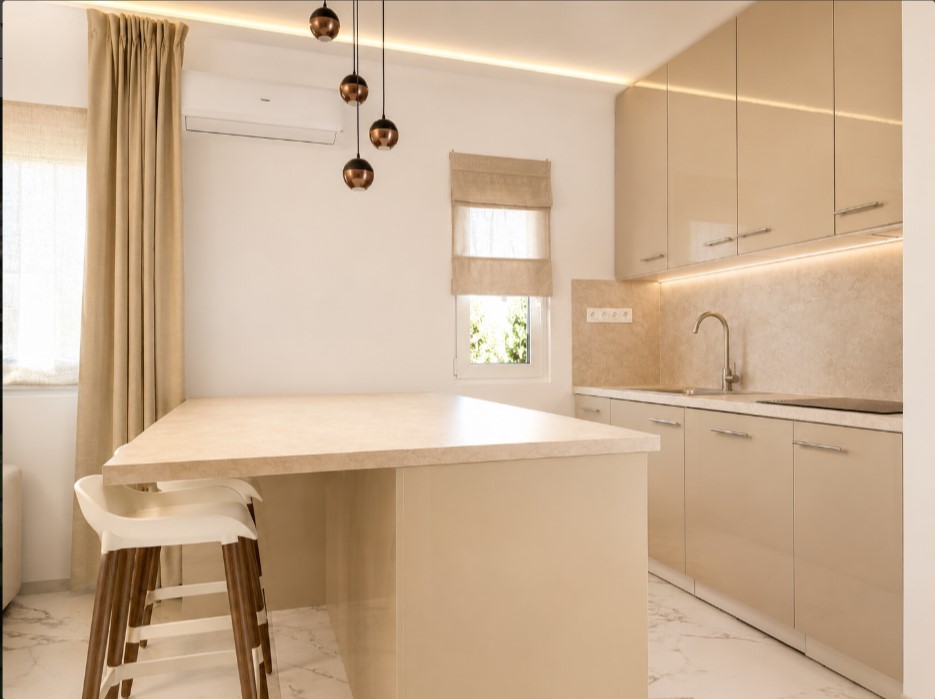 BUNGALOW EN PLANTA BAJA TOTALMENTE REFORMADO, CON TERRAZAS Y PISCINA COMUNITARIA EN TORREVIEJA
