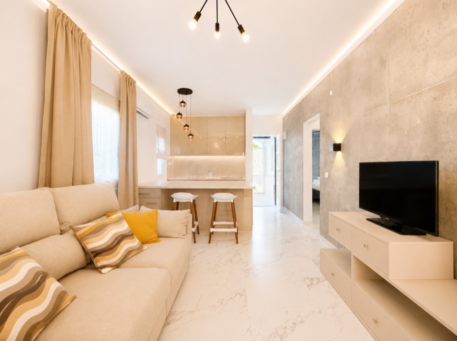 BUNGALOW EN PLANTA BAJA TOTALMENTE REFORMADO, CON TERRAZAS Y PISCINA COMUNITARIA EN TORREVIEJA