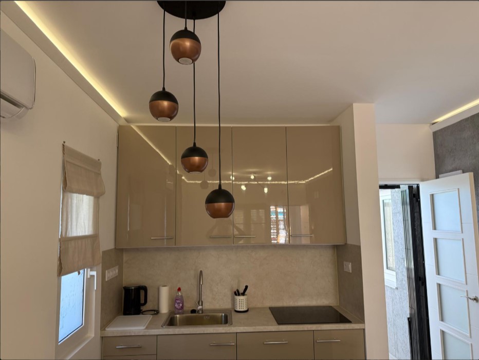 BUNGALOW EN PLANTA BAJA TOTALMENTE REFORMADO, CON TERRAZAS Y PISCINA COMUNITARIA EN TORREVIEJA