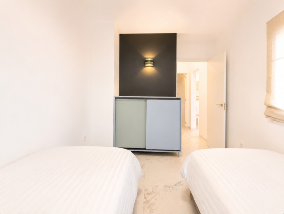 BUNGALOW EN PLANTA BAJA TOTALMENTE REFORMADO, CON TERRAZAS Y PISCINA COMUNITARIA EN TORREVIEJA