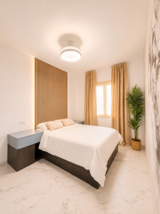 BUNGALOW EN PLANTA BAJA TOTALMENTE REFORMADO, CON TERRAZAS Y PISCINA COMUNITARIA EN TORREVIEJA