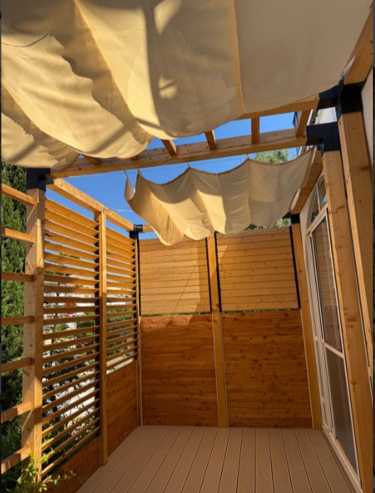 BUNGALOW EN PLANTA BAJA TOTALMENTE REFORMADO, CON TERRAZAS Y PISCINA COMUNITARIA EN TORREVIEJA