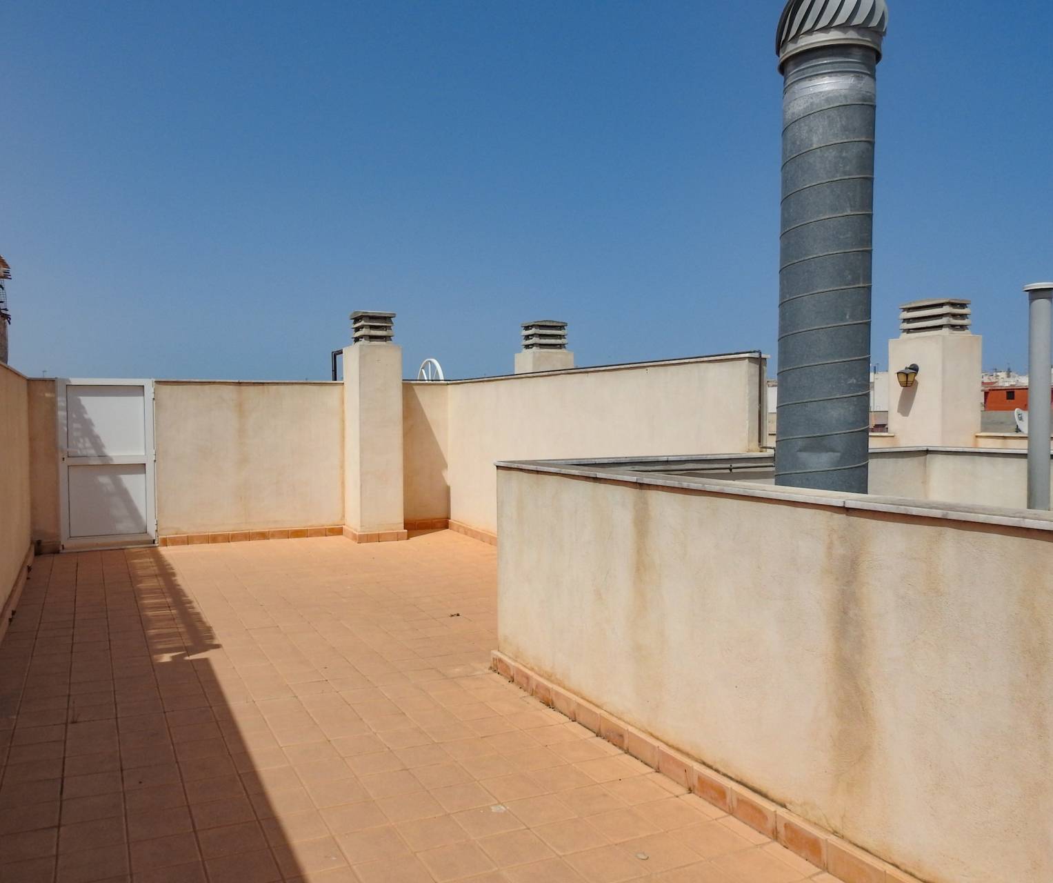 NICE PENTHOUSE IN THE CENTER AND VERY CLOSE TO THE SEA WITH PRIVATE SOLARIUM